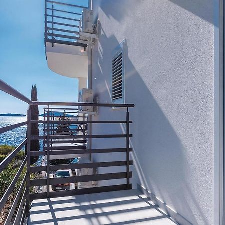 Cozy Apartment In Brodarica With Wifi Екстериор снимка