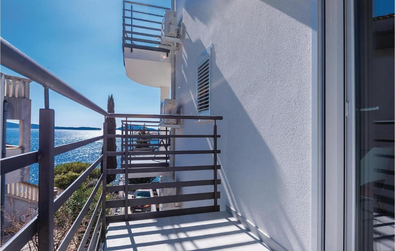 Cozy Apartment In Brodarica With Wifi Екстериор снимка